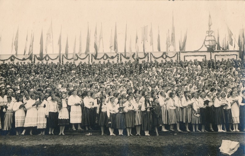 IX üldlaulupidu: koorid laululaval. Tallinn, 1928.