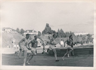 TRÜ staadion. Eesti ja Soome kergejõustikuvõistlused, meeste jooks. Tartu, 1963.  duplicate photo