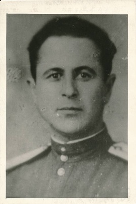 146 laskurdiviisi 280 suurtükipolgu majandusülem Valejev.  duplicate photo