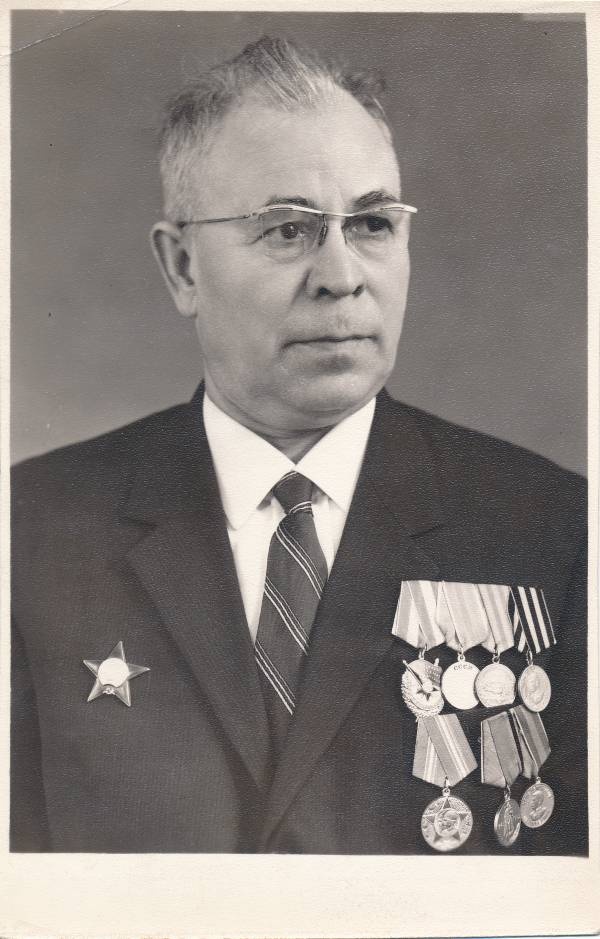 146 laskurdiviisi 698 laskurpolgu staabiülem Nurejev.