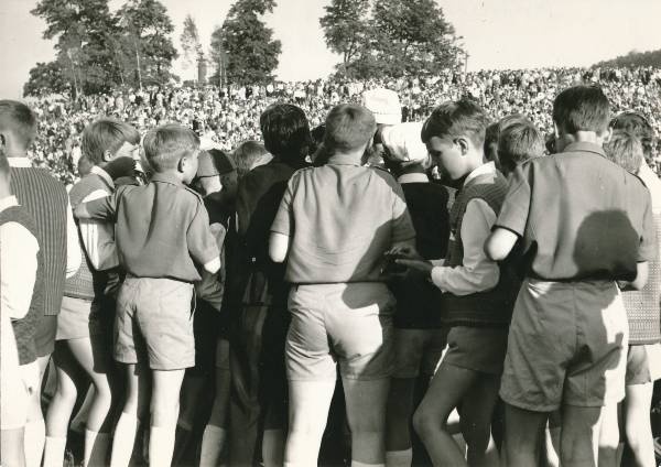 Juubelilaulupidu Tartus 1969a. Rühm poisse.