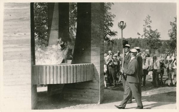 Juubelilaulupidu Tartus 1969a. Laulupeotule toomine.
