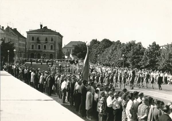 Tartu juubelilaulupidu, rongkäik Oktoobri puiesteel. 1969