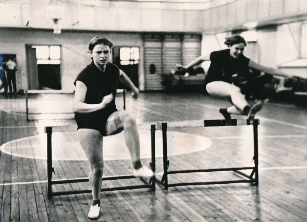 Tartu Ülikool. TRÜ sisekergejõustikuvõistlused. Naiste tõkkejooks. 1968.a.