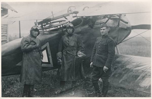 Lennumanöövrid Otepää lähedal 1925a. Tartu eskadrilli nr 1 kolm meest.
