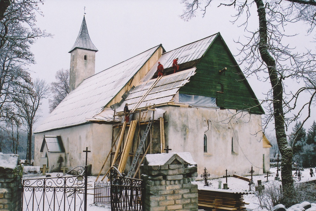 Saint Katariina Church of Noaroots. Hosbys. Repairing the roof of the choir room. Dets. 2002.