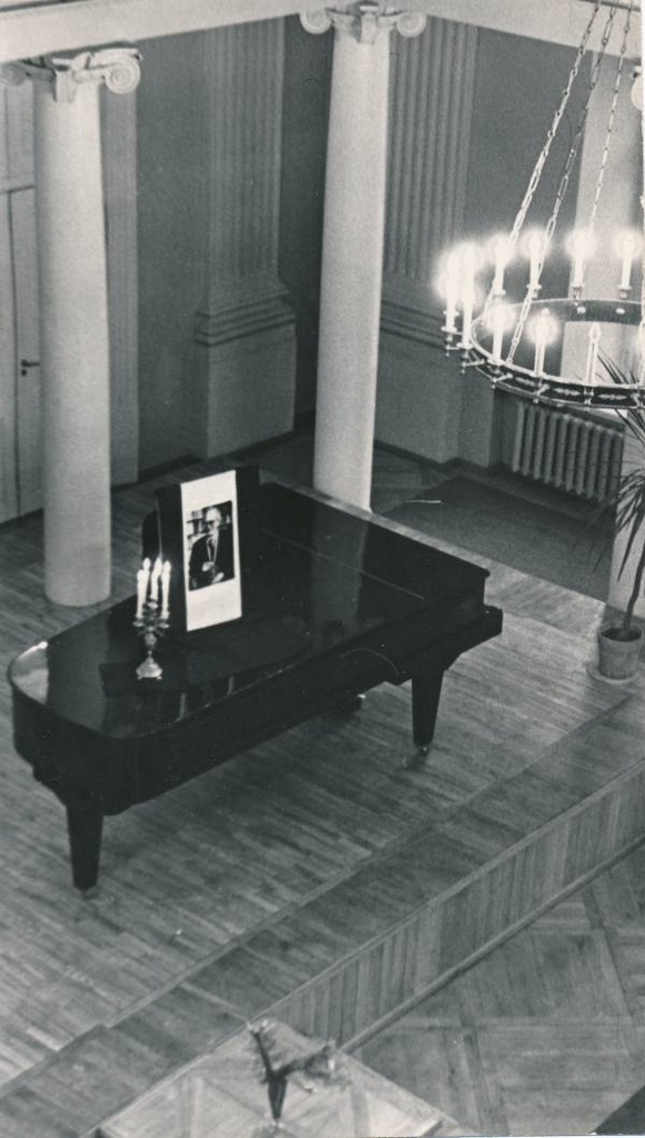 TRÜ aula, kirjanik Friedebert Tuglase mälestamine. 1971
