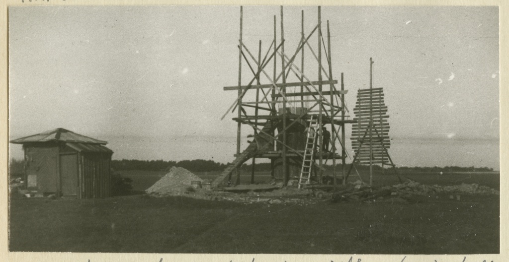 Construction of Rams target fire towers