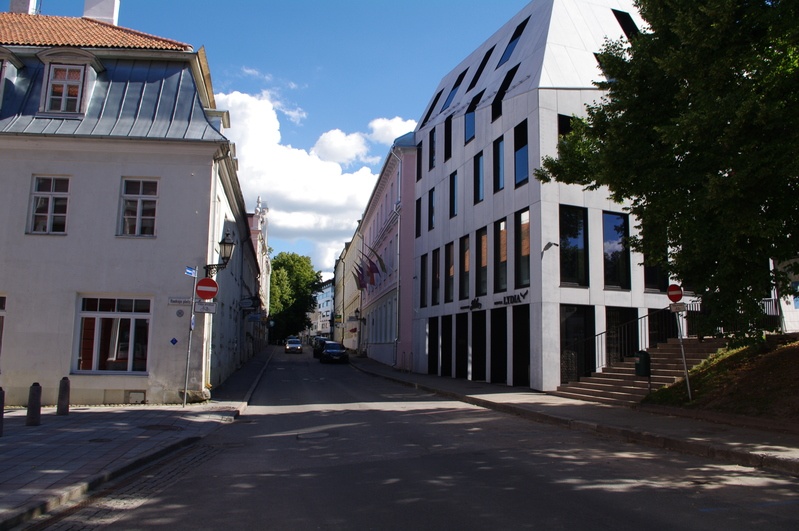 Digifoto. Ülikooli t, paremal hotell Lydia. Tartu 2017. aastal.