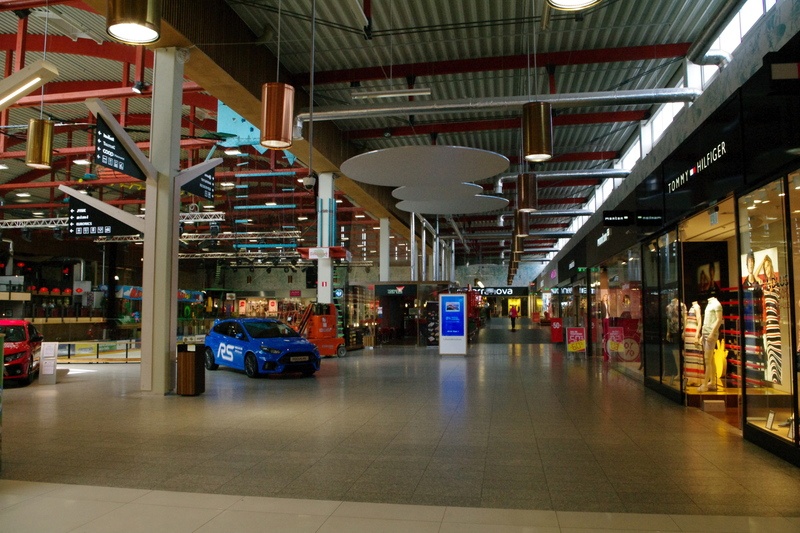 Digifoto. Kaubanduskeskus Lõunakeskus, interjöör. Tartu, 2017.