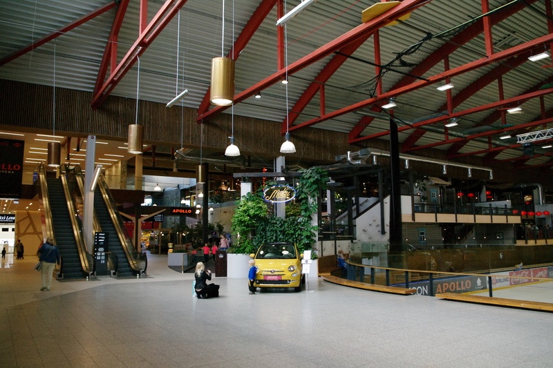 Digifoto. Kaubanduskeskus Lõunakeskus, interjöör. Tartu, 2017.