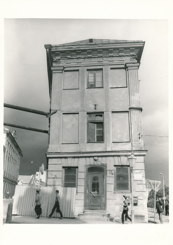 Raekoja plats 18, endine Kivisilla apteek. Tartu, u 1987.