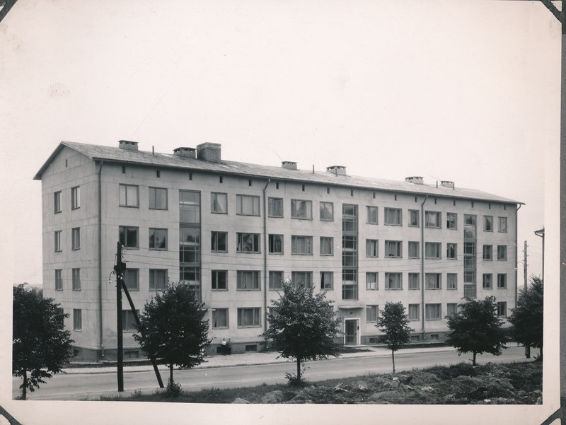 Elamu (Kalevi 8). Tartu, 1960.