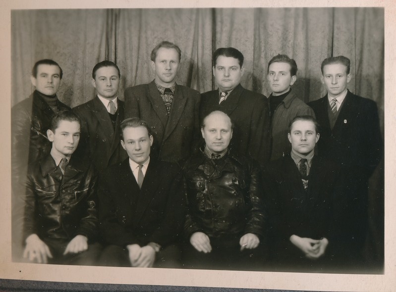 Tartu Autobussi- ja Taksopark, kõrgendatud sotsialistliku võistluse kohustused endale võtnud taksojuhtide I kolonn. 1960