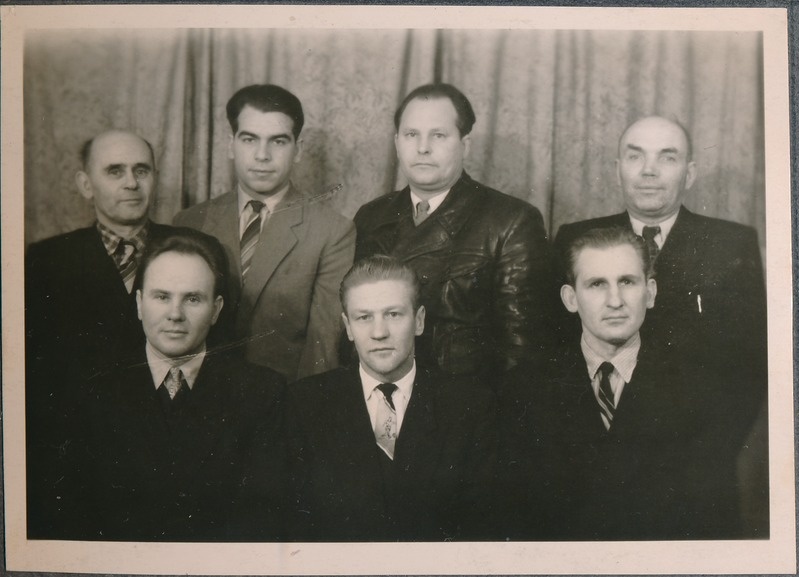 Tartu Autobussi- ja Taksopark, kõrgendatud sotsialistliku võistluse kohustused endale võtnud taksojuhtide IV kolonn. 1960