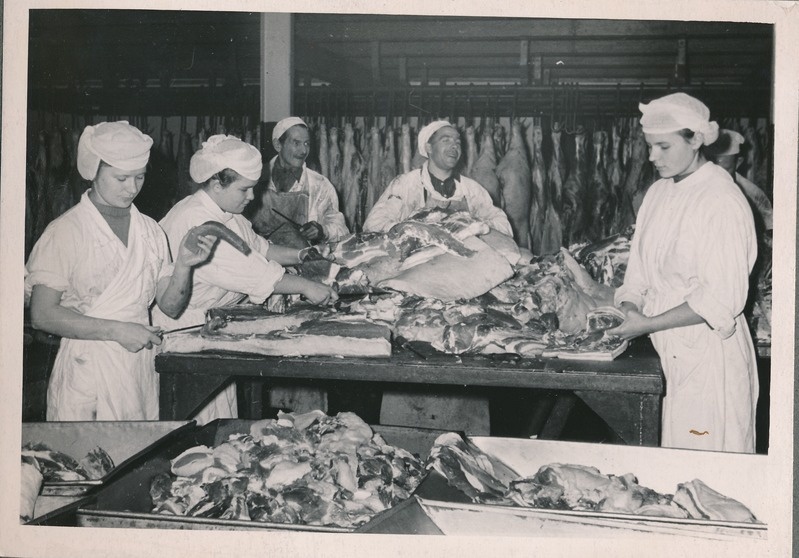 Tartu Lihakombinaat. Liha töötlemine, lihatükeldajate brigaad. 1960