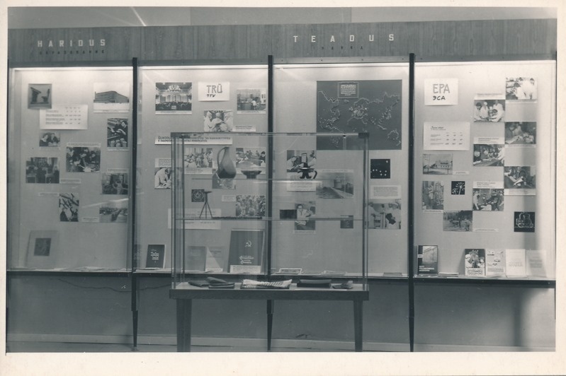 Tartu linnamuuseumi ekspositsioon: haridus, teadus (TRÜ, EPA). 1968.