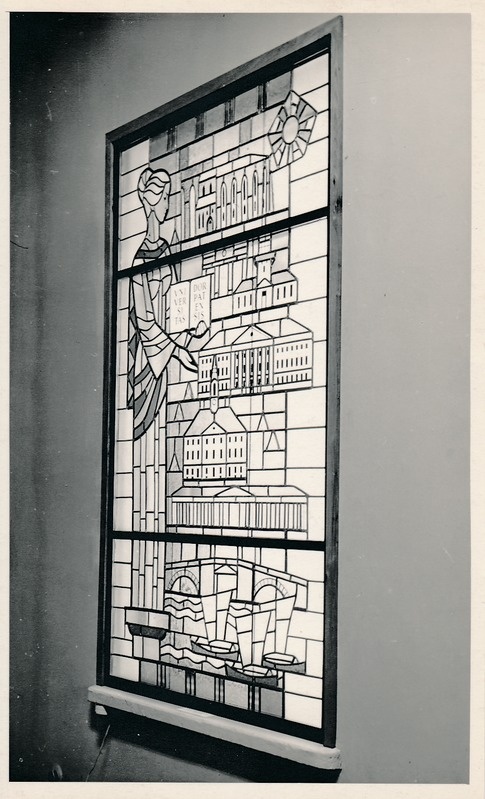 Tartu linnamuuseumi ekspositsioon: vitraaž "Ülikoolilinn Tartu".  1968