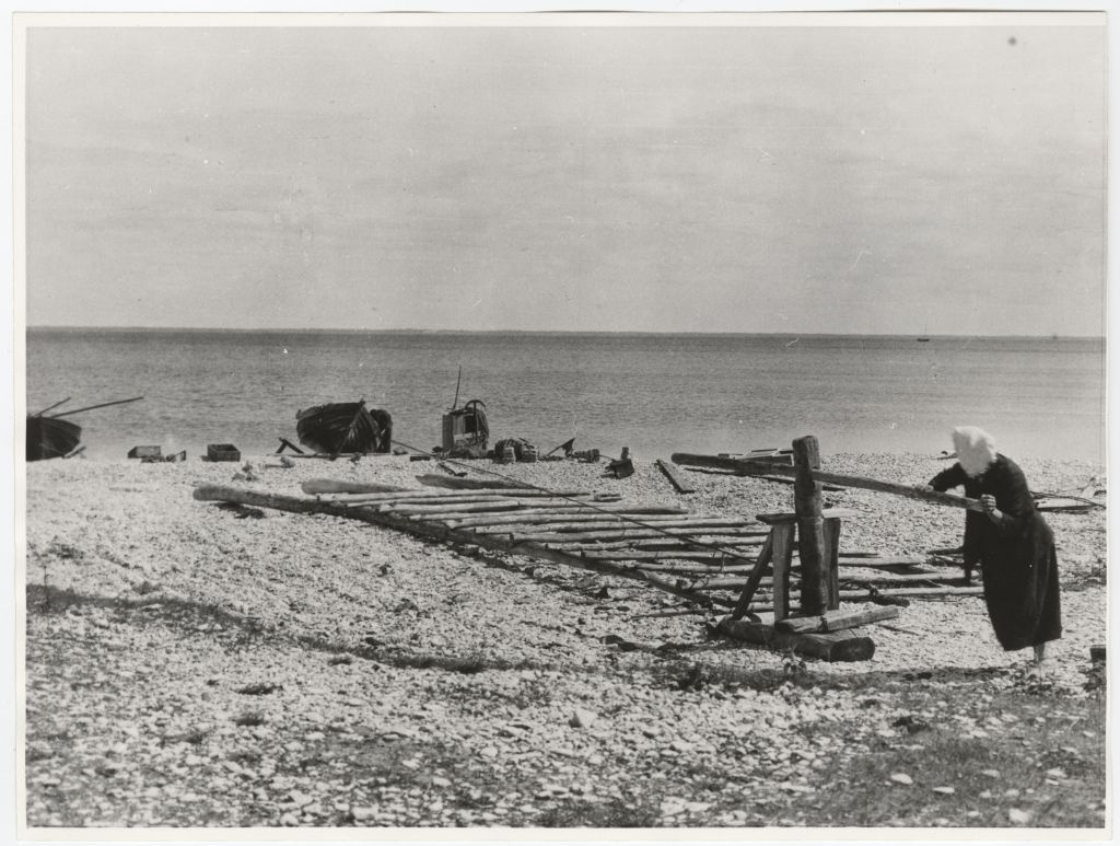 "lilla Ragö" on the island of Väike-Pakri: shipping boats on the beach