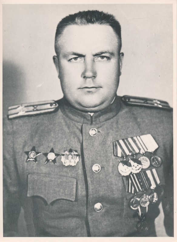 Alampolkovnik F. Salkov - 1433. iseliikuvate suurtükkide polgu komandör. 1944?