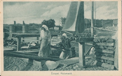 Puuturg. Naised lodjalt küttepuid maha laadimas. Tartu, 1910-1917. Foto Eugen Wittorf.  duplicate photo