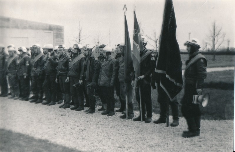 Matk "Isade jälgedes": osavõtjad endise tankitõrjekraavi juures. Lemmatsi?, 1967.