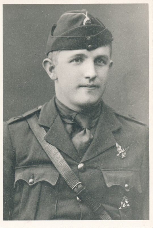 Sõjaväelendur Heino Arro lennuväevormis. Tartu, 15.05.1923.