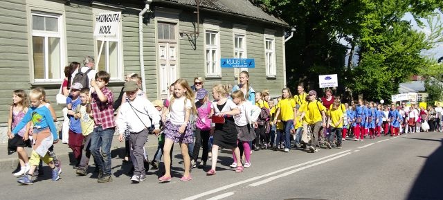 Digifoto. Tartu Laulupidu 2014. Lastekollektiivid rongkäigus.