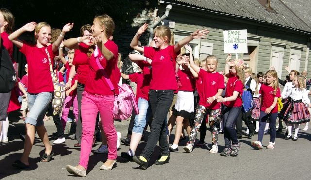 Digifoto. Tartu Laulupidu 2014. Lastekollektiivid rongkäigus.