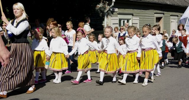 Digifoto. Tartu Laulupidu 2014. Lastekollektiivid rongkäigus.