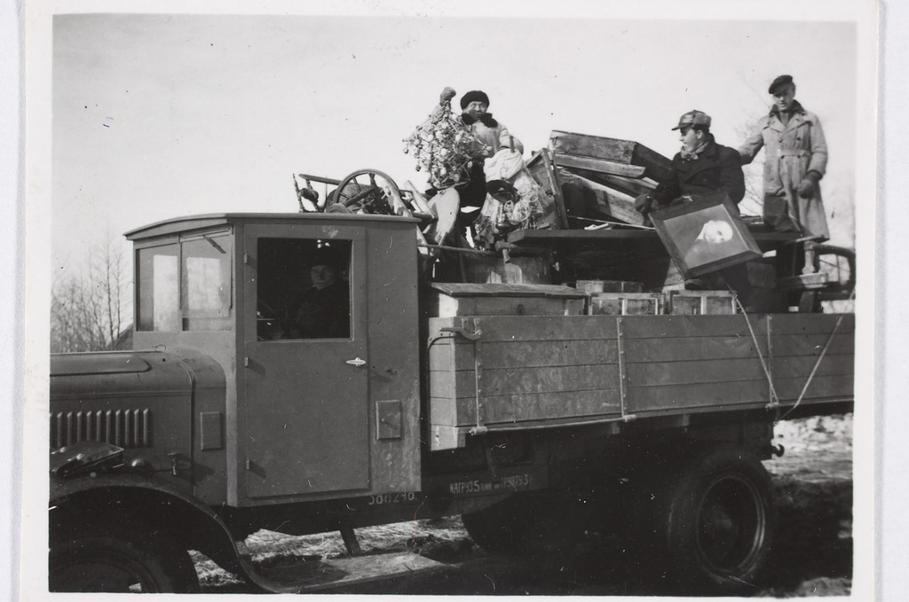 Dismantling PAKRI folk museum: Museum items on the car. V. - Pakri s, Rooge k