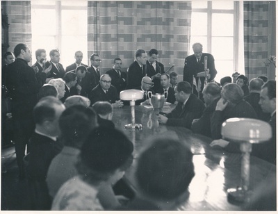 Tartu ülikool, õpetatud nõukogu saal, president U.K. Kekkoneni vastuvõtmine. Kõneleb rektor F. Klement. Tartu, 1964.  similar photo