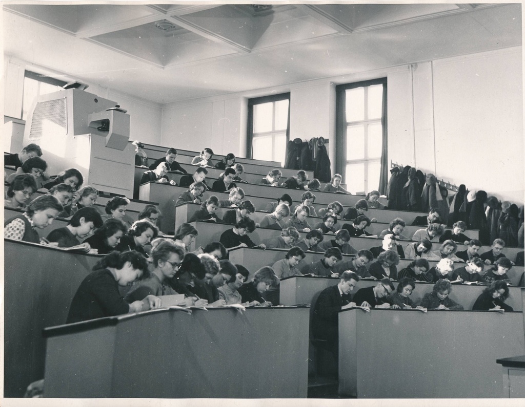 Tartu Ülikool. TRÜ keemiahoone auditoorium. 1960ndatel.