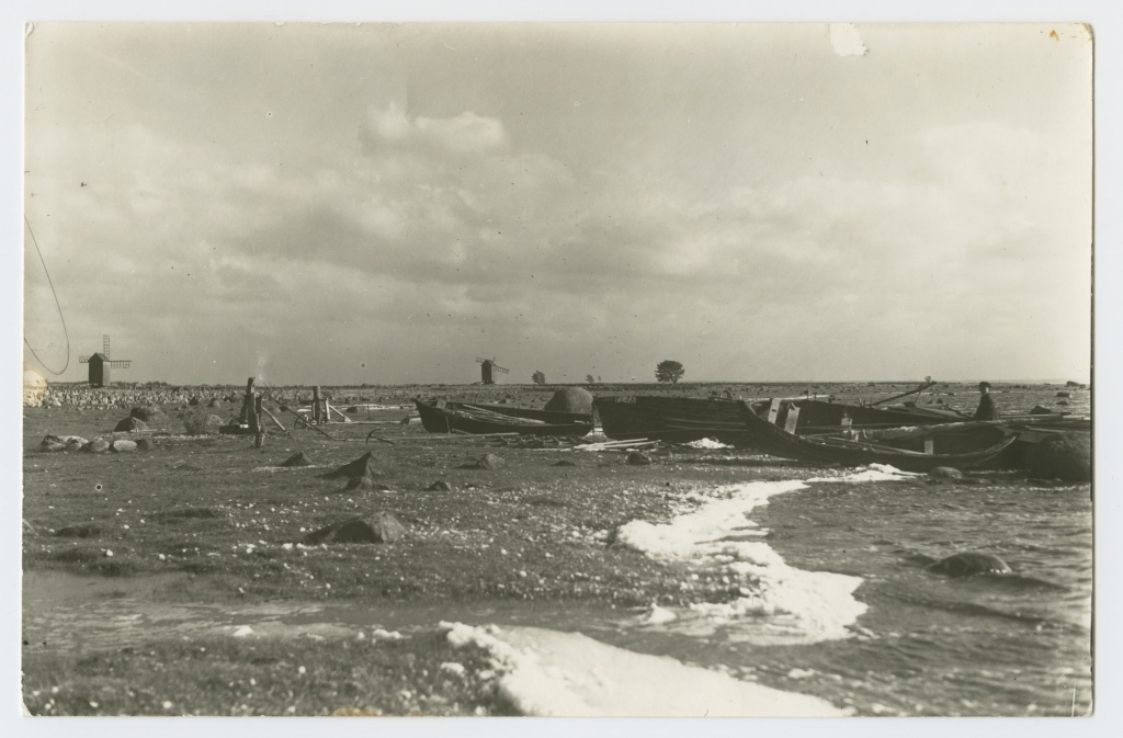 Boats on the beach (Pakri Islands?)