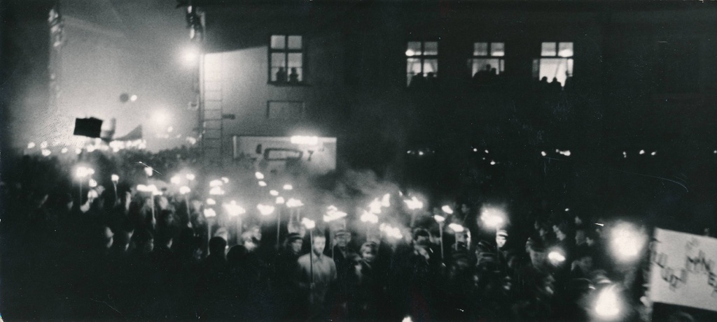 Tartu Ülikool. Üliõpilaspäevad, tõrvikurongkäik. Tartus, 1967. Foto Kaljo Raud.