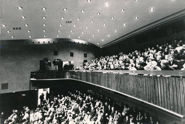 Vanemuise uue teatrihoone avamine, publik saalis. Tartu, 1967. Foto H. Karro.