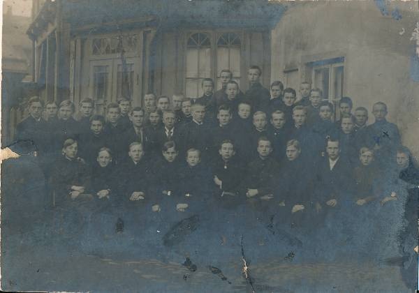 Hugo Treffneri gümnaasium,  8. klassi õpilased. Tartu, 1918.