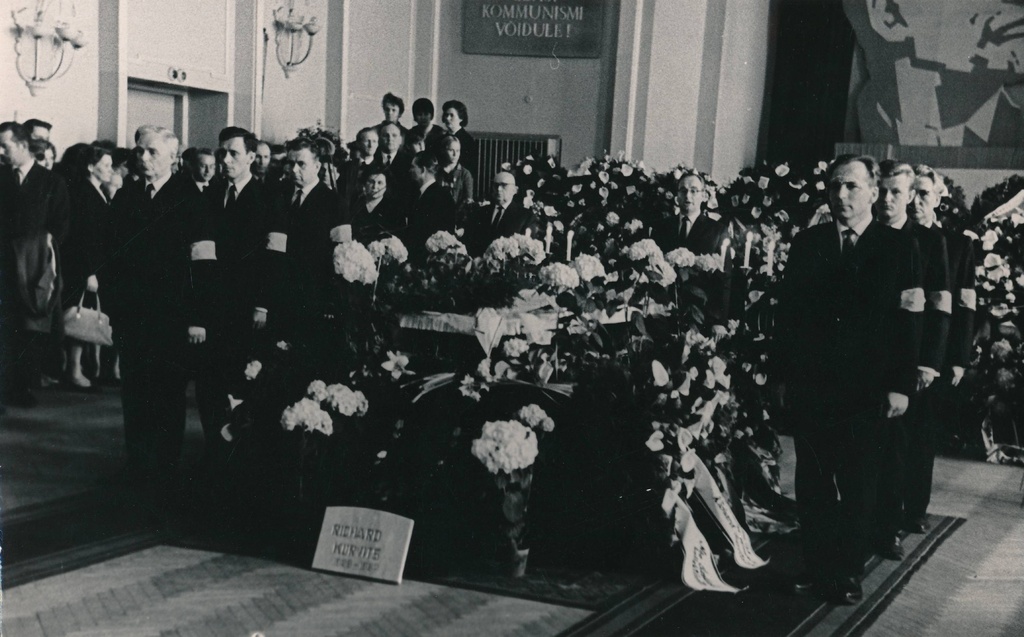 Tartu rajooni TSN TK esimehe R. Kurvitsa matused. 1967. Foto K. Raud.