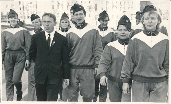 Oktoobrirevolutsiooni 50.aastapäeva auks korraldatud matkavõistluste võitjad - kommunistlike noorte matkagrupp Tartust. 1967
