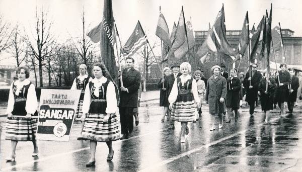 1. mai demonstratsioon Tartus 1968a. Tartu Õmblusvabrik "Sangar".