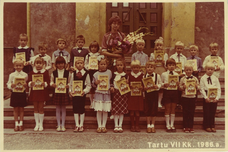 Tartu VII Keskkool, I klass. Aabitsapidu, 1. september 1986.