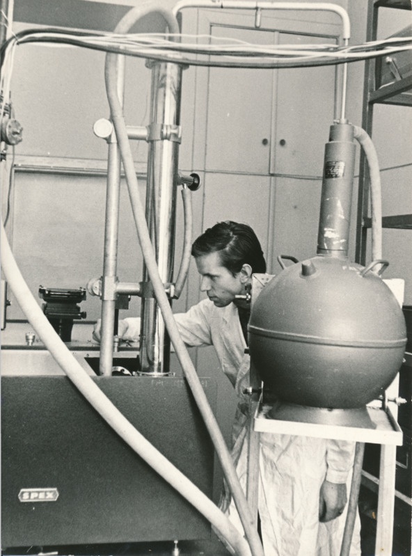 Füüsika-astronoomia instituut (FAI), ettevalmistused spektri mõõtmiseks. Tartu, 1973.