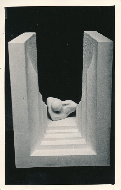 Raadi parki püstitatava memoriaalkompleksi võistlustöö kavand "Opaal" (arh. R. Luup, skulp. A. Mölder). Tartu, 1973.