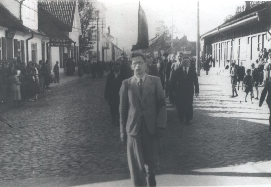 Foto. Töötajate demonstratsioon  Võrus 7.augustil 1940.a. ENSV vastuvõtu puhul