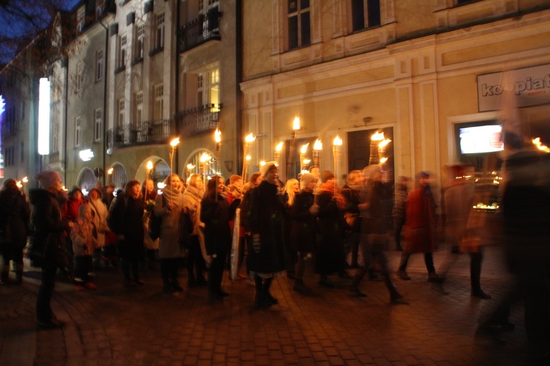 Tartu ülikool. Rahvusülikooli 100. aastapäev, pidustused, tõrvikurongkäik (Ülikooli t). 2019