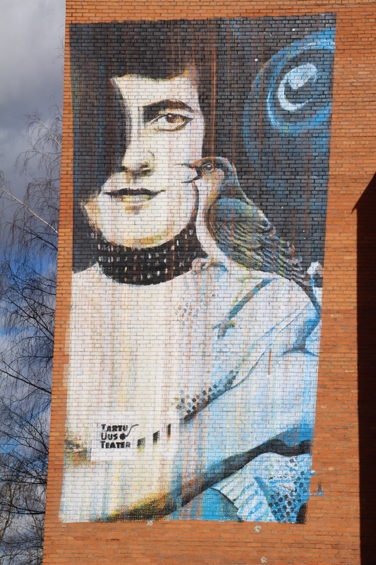 Grafiti: Jaak Joala. Reklaam Tartu Uue Teatri lavastusele "Kremli ööbikud". Tartu, 2019.
