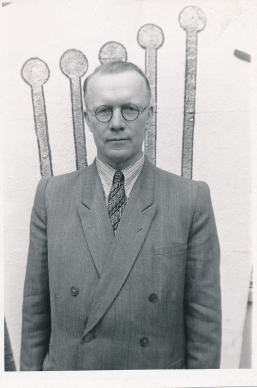 Tartu linna ja rajooni laulupäev. Helilooja ja dirigent Richard Ritsing.  Tartu, 1955.