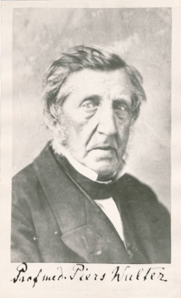Portreefoto. TÜ Sünnitusabi, naiste- ja lastehaiguste professor Piers Uso Friedrich Walter (1795–1874). 19. sajand.