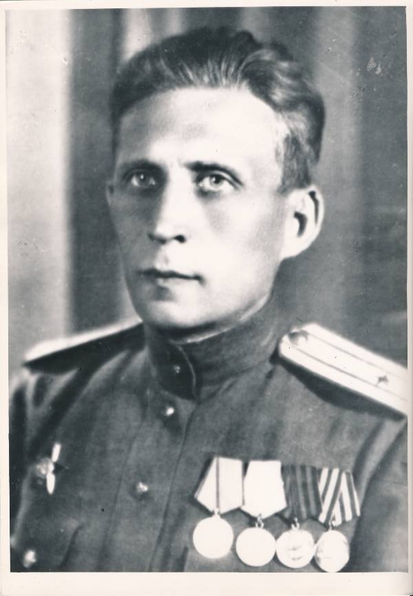 Portree. 86. Tartu laskurdiviisi finantsosakonna ülem Viktor Semenov, . Tartu vallutamislahingutes (1944) osalenu.