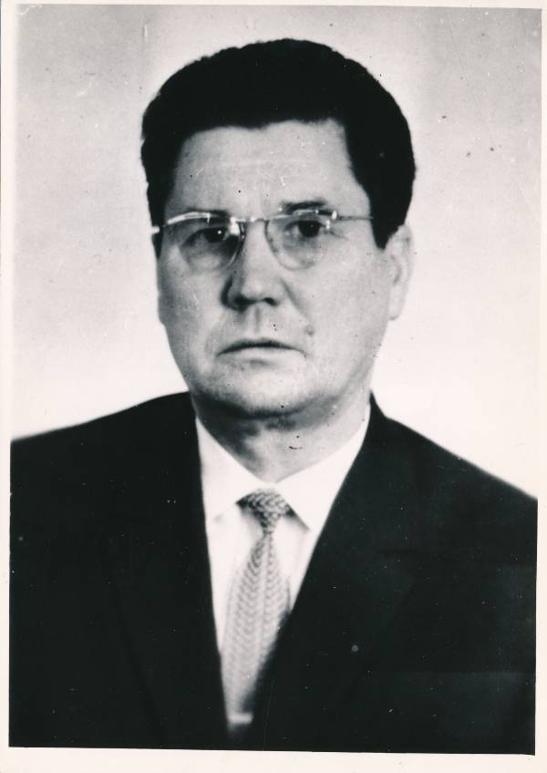 Portree. 326. laskurdiviisi poliitilise osakonna ülem M. Aksenov. Tartu vallutamislahingutes (1944) osalenu. 1964